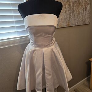 Elegant White Strapless Dress